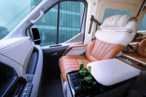 Thuê xe Limousine có tài xế minhlecar.vn
