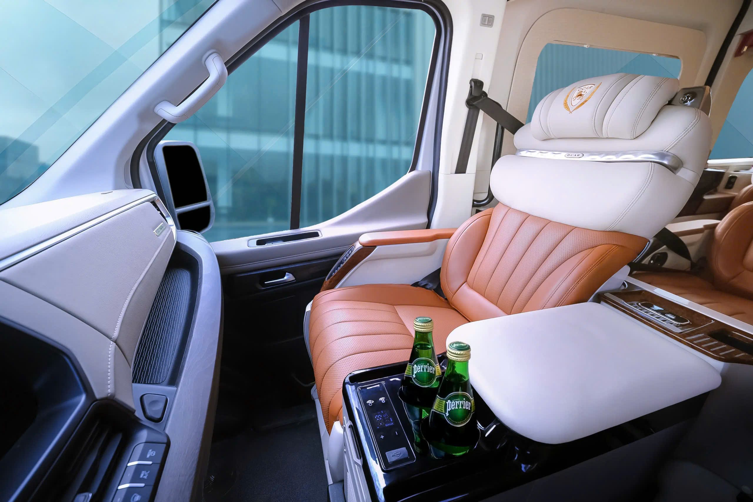 Thuê xe Limousine có tài xế minhlecar.vn