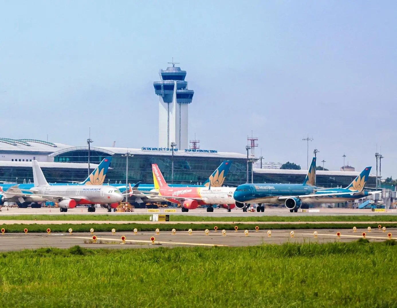 Thuê xe đưa đón sân bay tân sơn nhất (1)